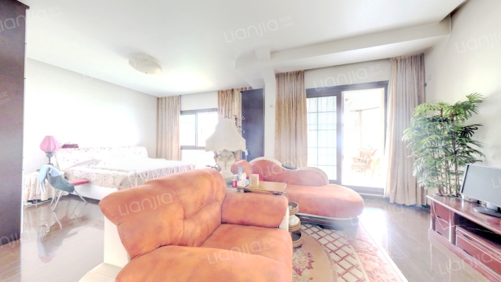 市区精装修的独栋别墅，带大院子-客厅B