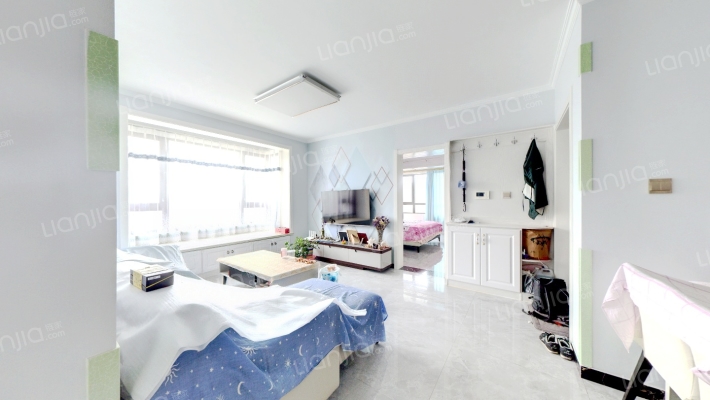 天伦湾小区，集中供暖，环境优美三居室。-客厅