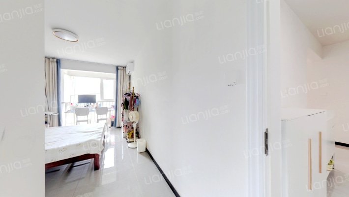 天地新城，双语旁，高铁旁，大三居-卧室B