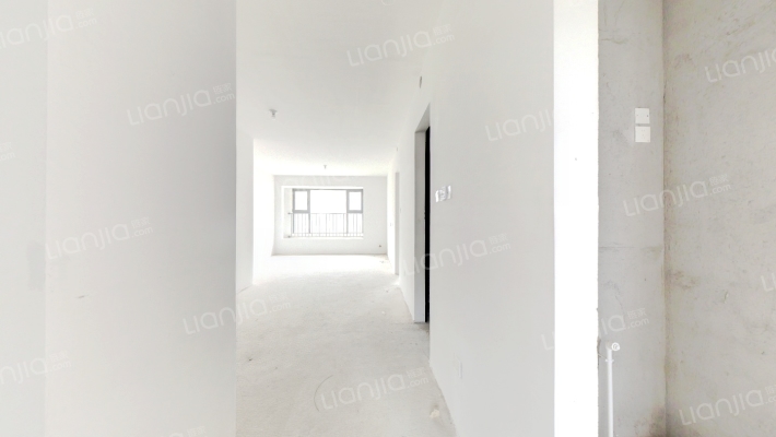 华远一期国企开发商，南北通透的双卫三居-客厅