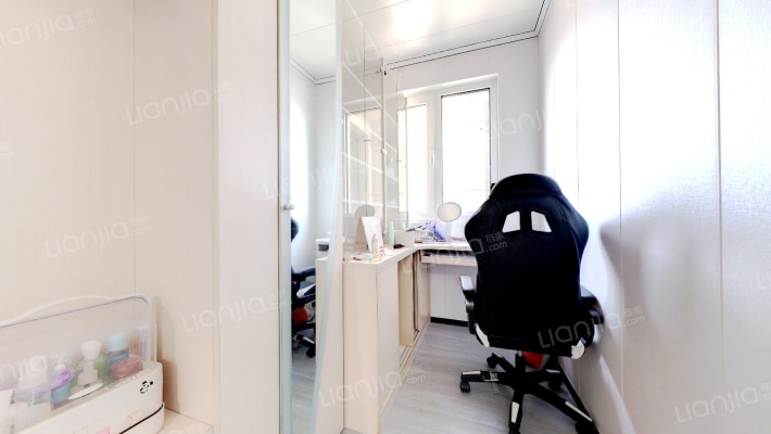 业主诚心出售，位置优越，采光充足。-卧室B