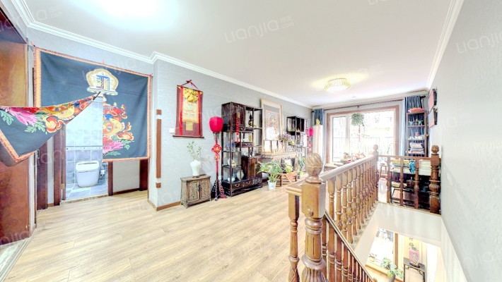 精装六居，下跃户型方正。带下沉花园。-客厅B