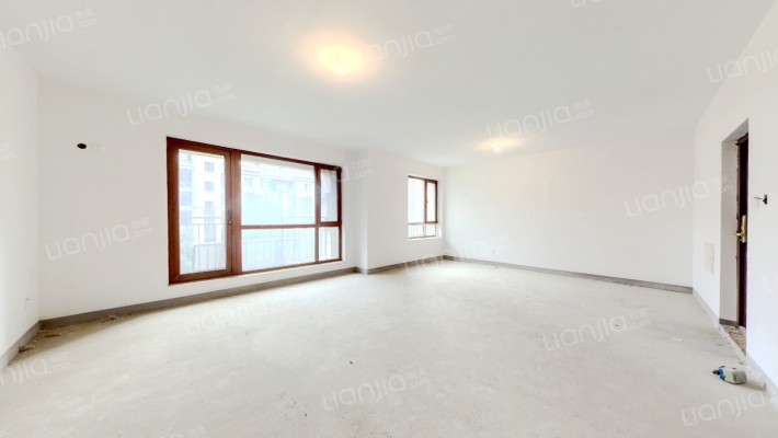 满二洋房 前后露台 小区中间 3居2卫 东户-客厅