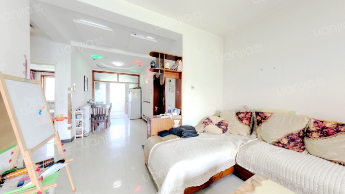 此房南北通双透格局好，视野宽阔-客厅