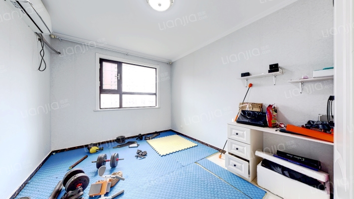 精装修 南北通透三居，楼间距大 70年产权-卧室C