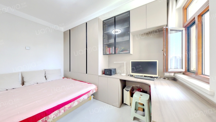 房本满二，过户税费低，采光好。楼层好小区环境优美。-卧室A