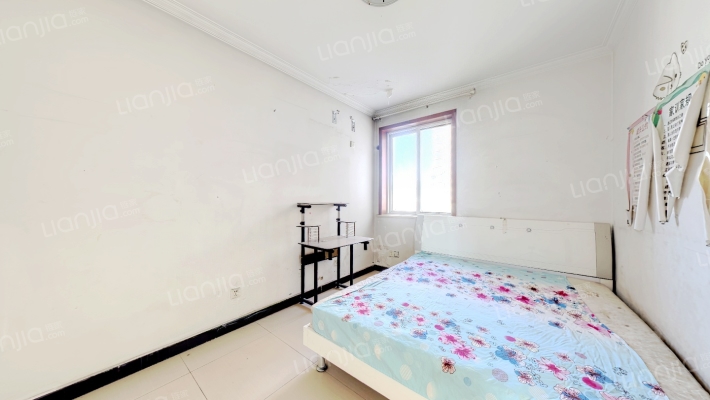 此房南北通透户型，落地窗阳台设计 ，采光视野都很好-卧室A