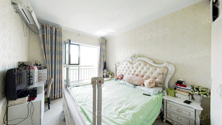 精装修 全南两居 随时看房 房本满二-卧室B