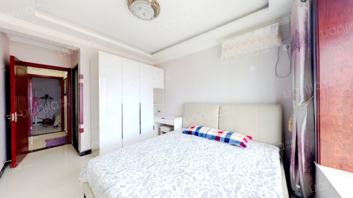 70年大产权 南北通透三居室 婚房装修带车位 中间楼层-卧室C