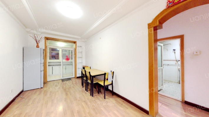 平安大街的板楼南北通透三居室85万-餐厅