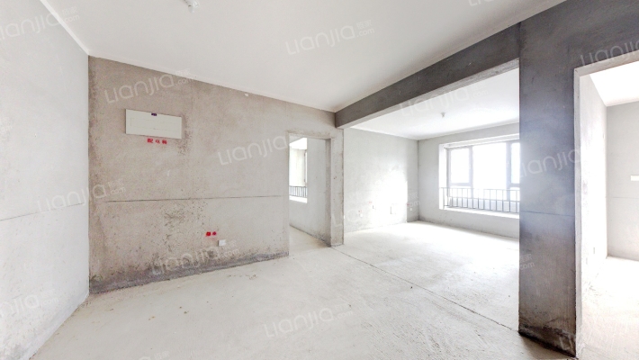 天伦湾全南大两居 毛坯房随意装修 中间楼层采光好-客厅