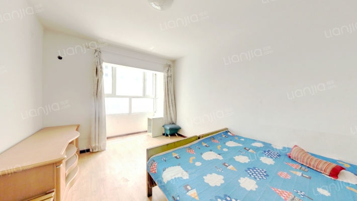 低楼层，客厅卧室朝南的两居，简装地板好改造-卧室A