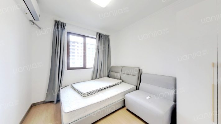 出售樾府国际南北通透精装两居看房出行方便-卧室B