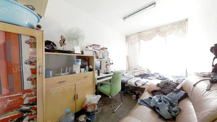 此房满五，采光好，配套齐全，交通便利。-卧室B