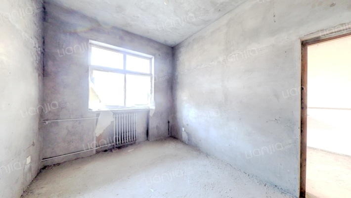 主城区东兴北街 板楼一层 大四居 集中供暖-餐厅