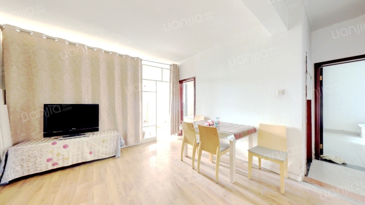 公园壹号满五不唯一，朝西的，下午采光好，简装-客厅