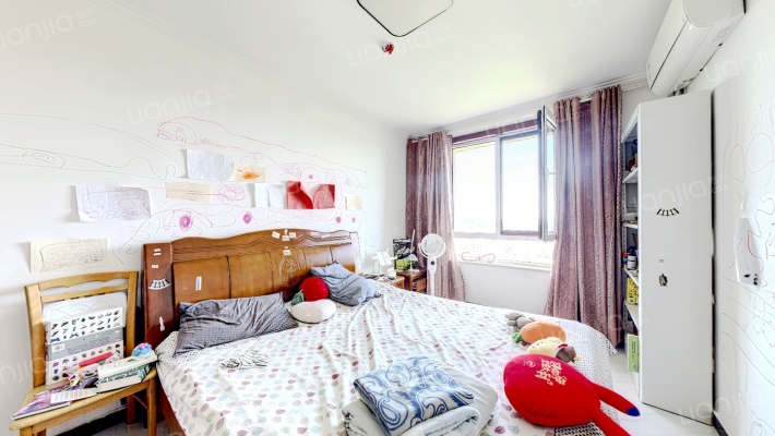 此房东北方向，楼层好，房屋宽敞明亮。-卧室A