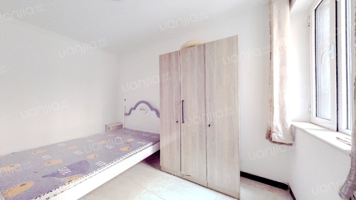 开发区  惠友钻石广场  全南两居室 有装修-卧室A