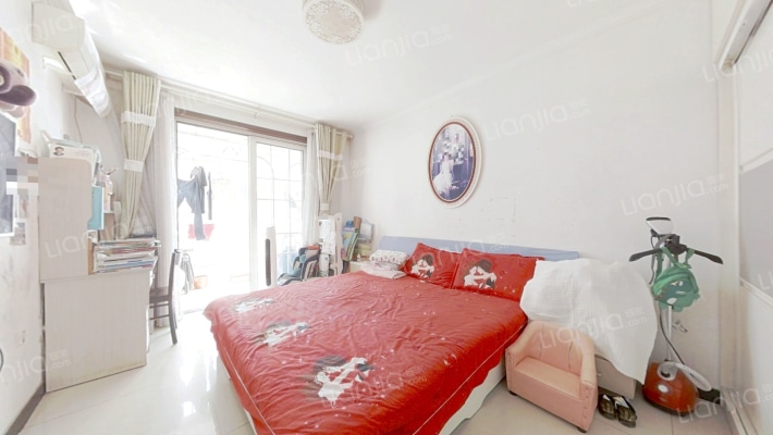 双语门口，距离范阳路838车站-卧室B