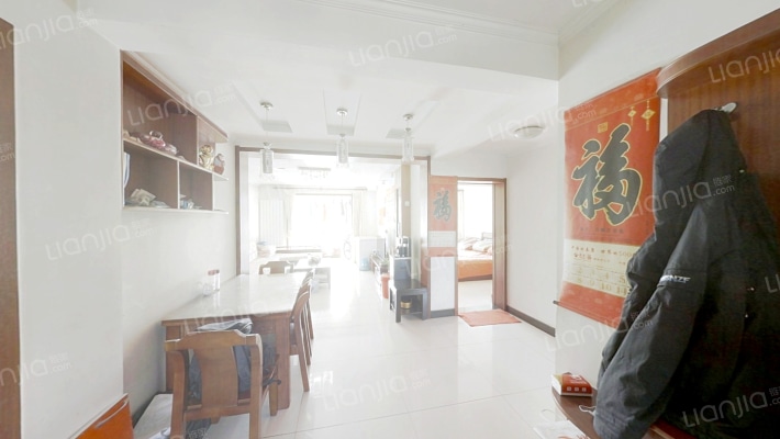 房本满二，税费低，精装修，可拎包入住，交通便利-餐厅