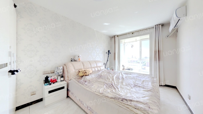 华泰豪庭 4室2厅 南 北-卧室A