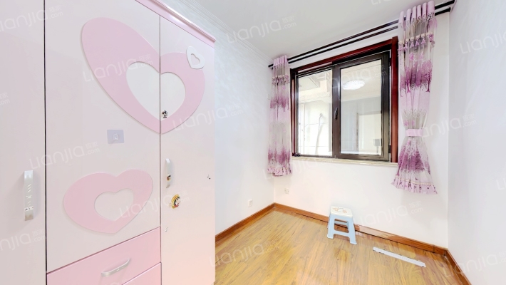 高铁东站，园林式住宅，房本满二，精装修-卧室B