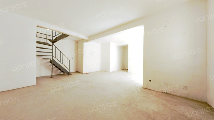 香邑溪谷一期洋房下叠 带前后小院 带半地下室跃层-客厅A