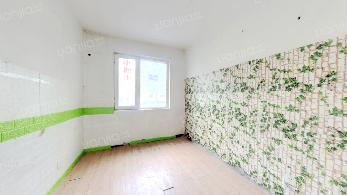 新出好房，南北通透大三居室，集中供暖，配套齐全。-卧室A