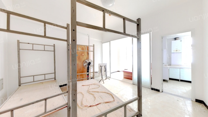 房本满五税费低，中间楼层，采光好，无遮挡视野宽阔-客厅