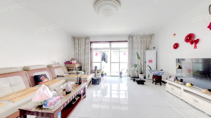 东兴街与朝阳路路口 往东  南北通透大三居-客厅