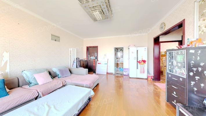 房子南北通透两居，简单装修，顶层。-客厅