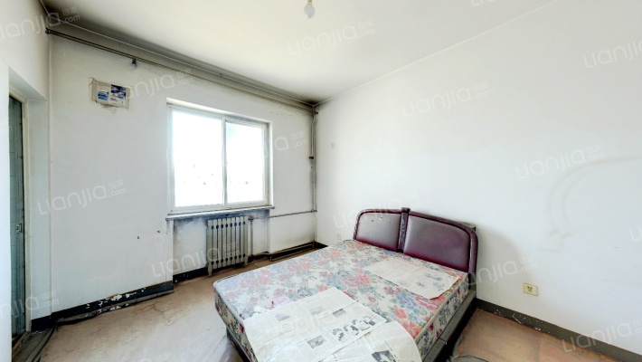 此房满五，公摊小，出行方便，生活配套全。-卧室A