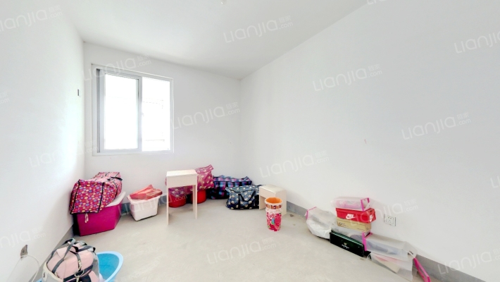 正规一居，南向，房本满五，毛坯随意装修-卧室