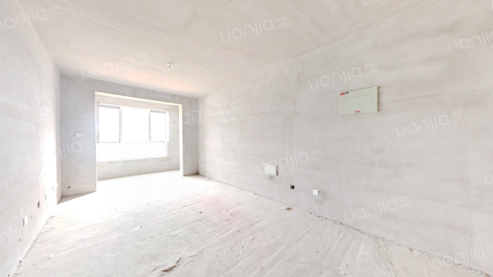 花园社区，绿化多，全南向两居，采光好，诚意出售。-客厅