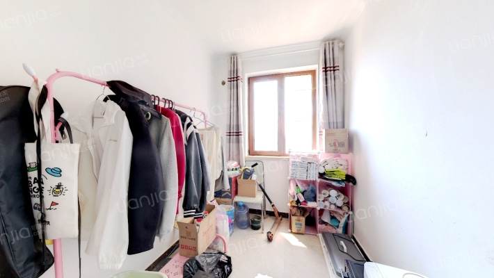 鸿坤高铁新干线，南北双通透C3户型三居室-卧室B