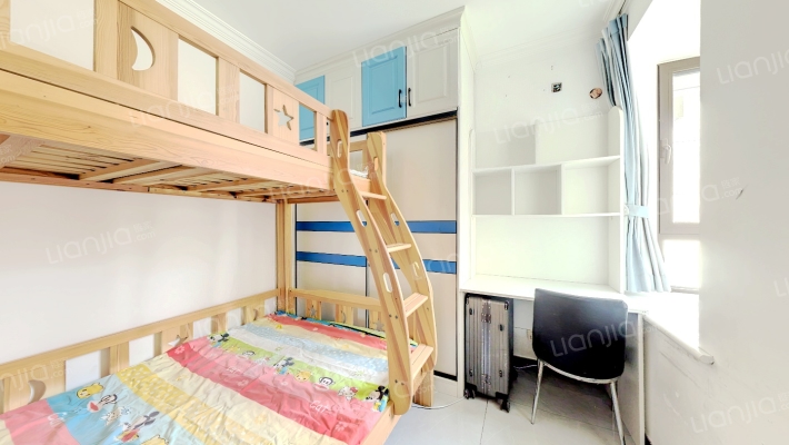 天伦湾自住精装两居室，带子母车位地下室-卧室A