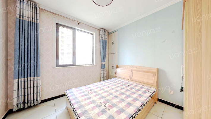 鸿坤南北三居室，精装修，出行方便-卧室C