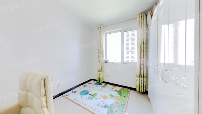 ：此房是精装修，南北通透三居。可拎包入住。-卧室B