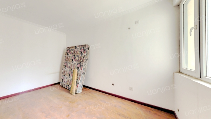 房子是全阳两居，带车位，带地下室。-卧室A