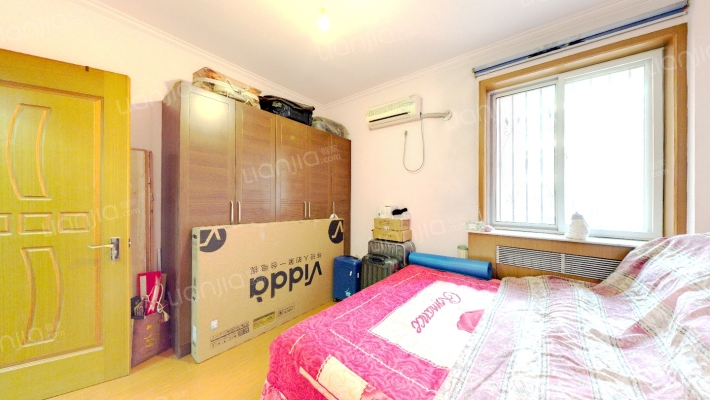 此房位置在政法街。南北通透，采光好-卧室B