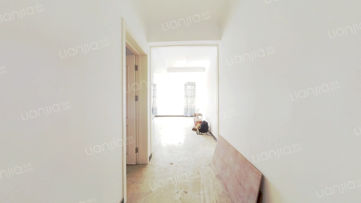 业主诚意卖  价格可谈 房本满五唯一税费低  随时看房-客厅