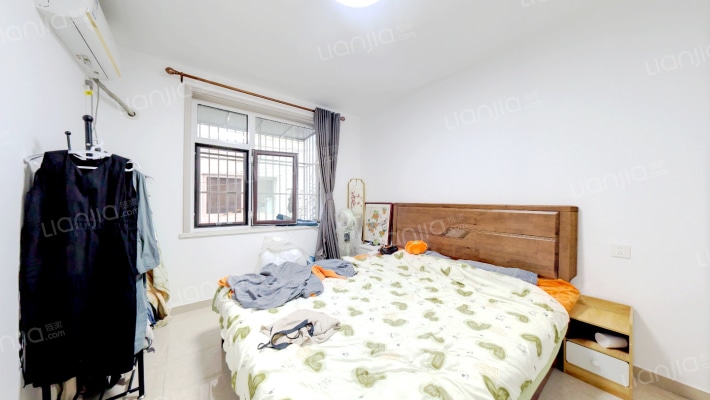 此房朝南，精装一居室 集中供暖-卧室