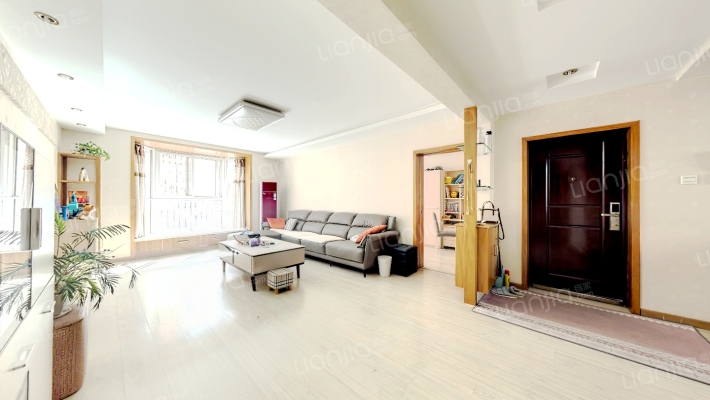 房子格局方正   采光全天    交通便利-客厅