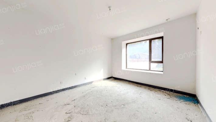 鸿坤理想湾洋房，一层带大院子，带车位，位置好-卧室C