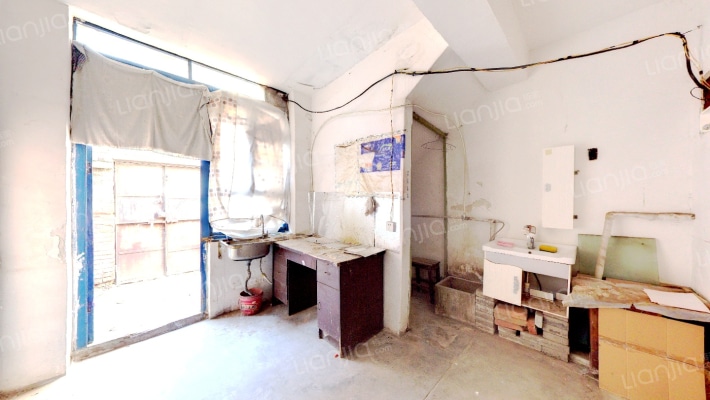 方泽小区，位于华阳路与贾秀路交叉口西北侧。-客厅