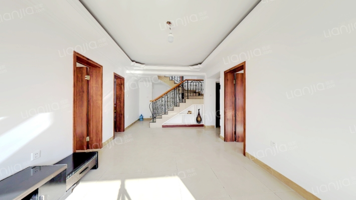 此房跃层复式、楼上楼下南北通透户型好、无遮挡采光好-客厅A