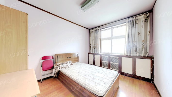 房本满五 南北通透户型 客厅朝南 大阳台 前方无遮挡-卧室B