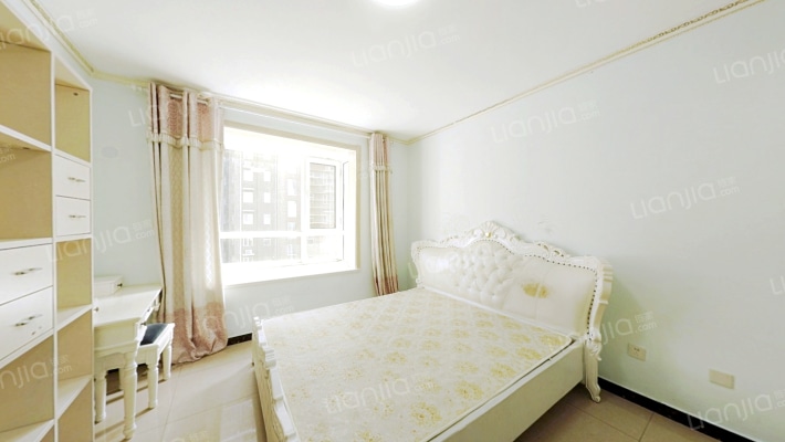 天地新城  97平三居 自住环保精装修 证满二-卧室C