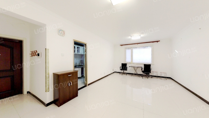 钻石广场小区，精装未住大两居，楼层好出行方便-客厅