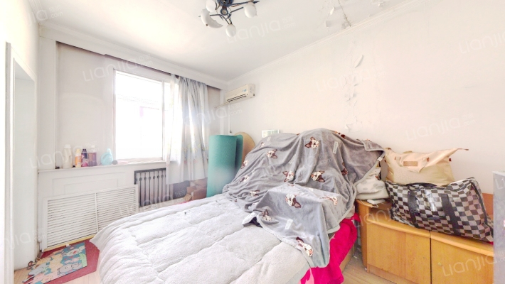 满五年，南北 双通透，大客厅，公摊小。-卧室B